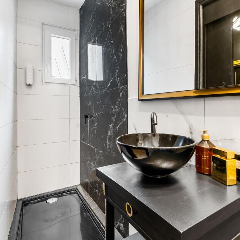 One minute from Beach - 2 Bedrooms - Tramway - Air conditioning - Wi-Fi - Fully equipped kitchen - Appartement 2 Chambres - 6
