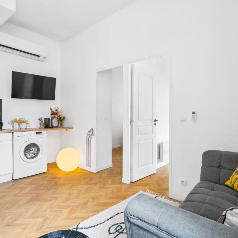 One minute from Beach - 2 Bedrooms - Tramway - Air conditioning - Wi-Fi - Fully equipped kitchen - Appartement 2 Chambres - 15