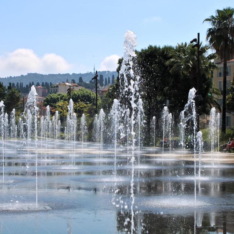 One minute from Beach - 2 Bedrooms - Tramway - Air conditioning - Wi-Fi - Fully equipped kitchen - Appartement 2 Chambres - 29