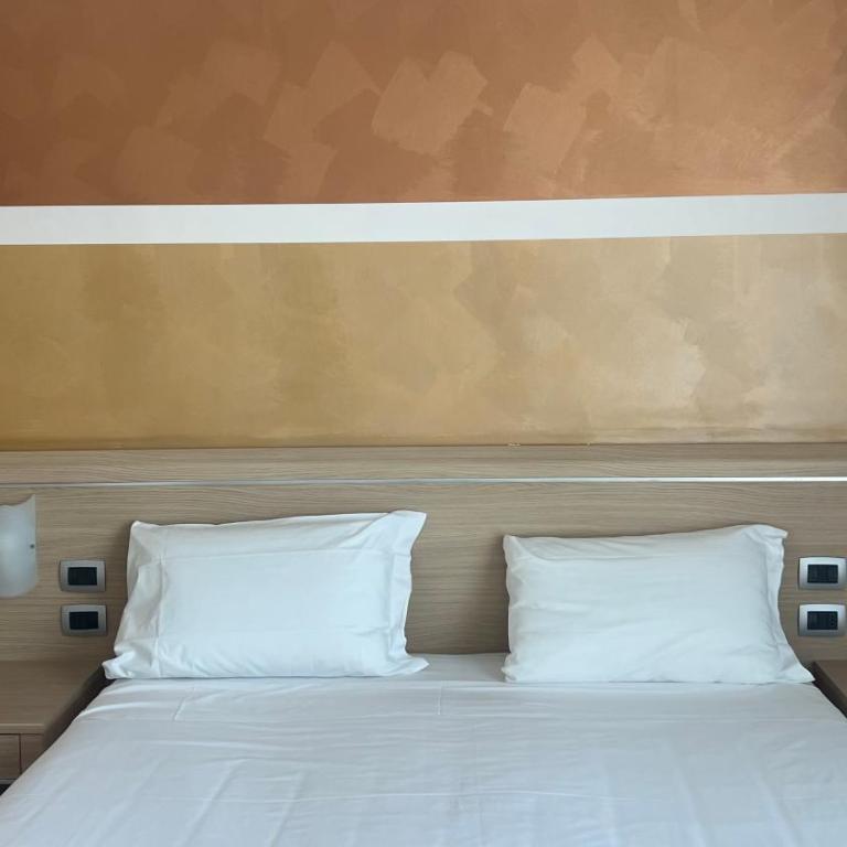 Hotel Rivus - Camera Matrimoniale con Balcone - 5