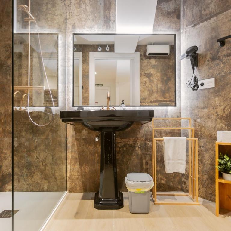 Pension Txapitela - Habitación Doble Deluxe con cama supletoria - 7