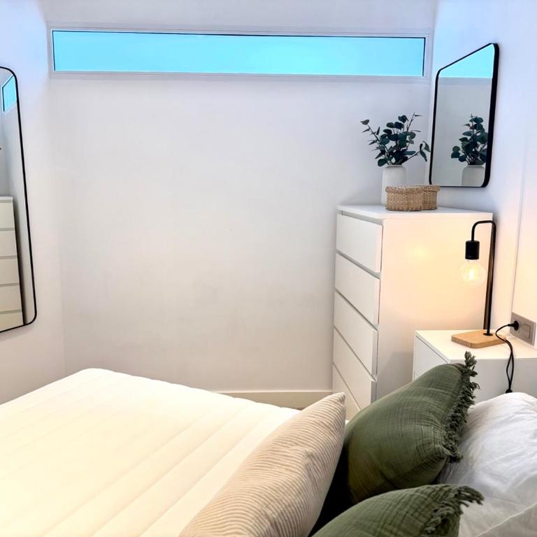 Seaview renovated apartment with outdoor pool - One-Bedroom Apartment - 19