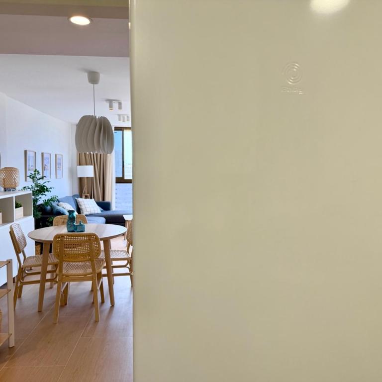Seaview renovated apartment with outdoor pool - One-Bedroom Apartment - 4