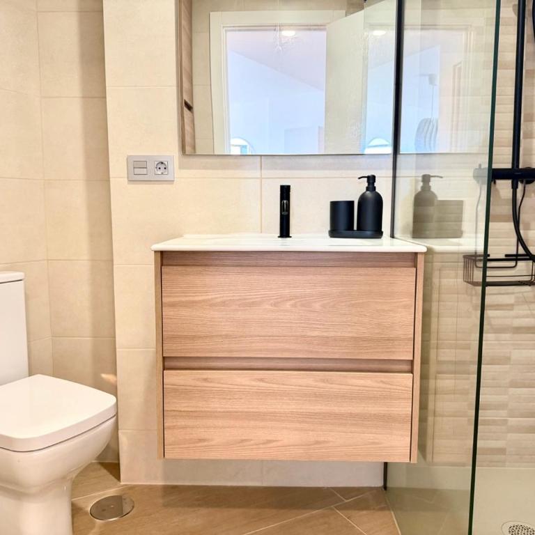 Seaview renovated apartment with outdoor pool - One-Bedroom Apartment - 15