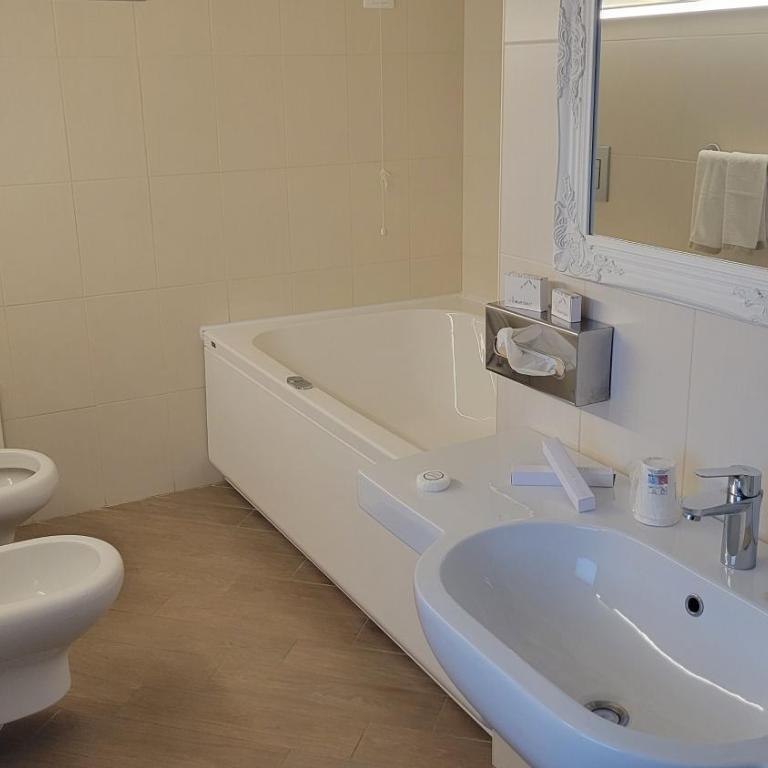 Marina Holiday Hotel & Spa - Suite con Vasca Idromassaggio - 4