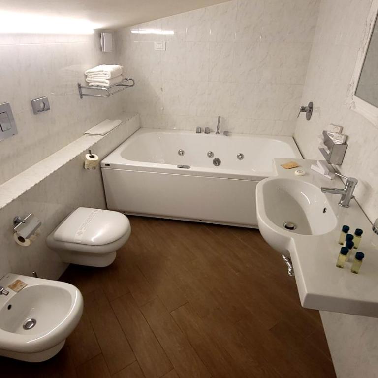 Marina Holiday Hotel & Spa - Suite con Vasca Idromassaggio - 3