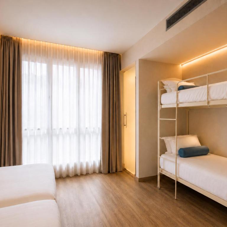 Petit Palace Plaza España - Cuádruple (4 adultos) - 1