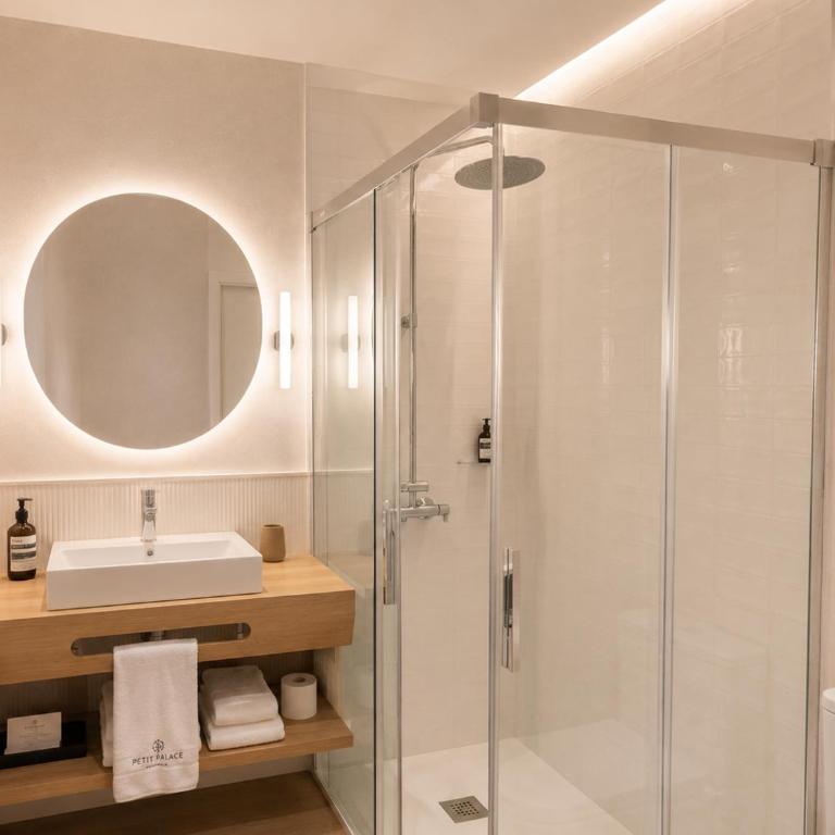 Petit Palace Plaza España - Cuádruple (4 adultos) - 2