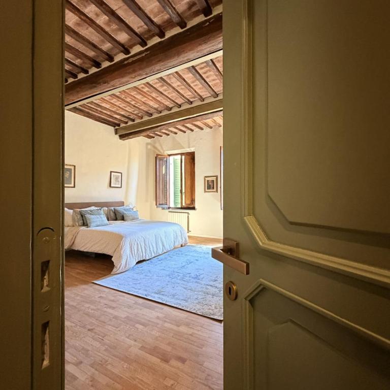 Luxury Apartment in the Historic Centre of Siena - Three-Bedroom Apartment - 37
