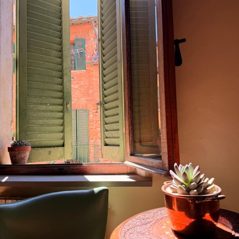 Luxury Apartment in the Historic Centre of Siena - Three-Bedroom Apartment - 56