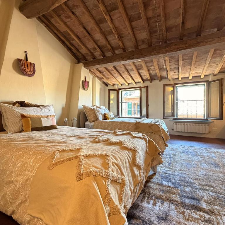 Luxury Apartment in the Historic Centre of Siena - Three-Bedroom Apartment - 77