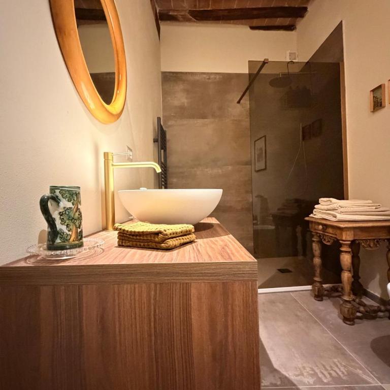 Luxury Apartment in the Historic Centre of Siena - Three-Bedroom Apartment - 80