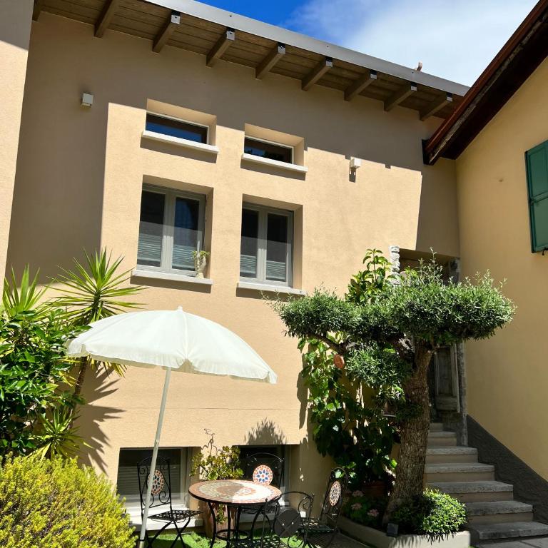 Premium Unique Lakeside view 90 m2 IlRusticodiB Apartment with private garden - Two-Bedroom Apartment - 99