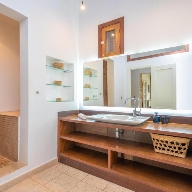 VILLA COIRA - Spectacular villa with private pool garden and mountains views near the beach of Puerto de Alcúdia. Free WiFi - Villa - 26