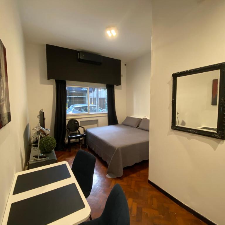 Black Montevideo - One-Bedroom Apartment - 1