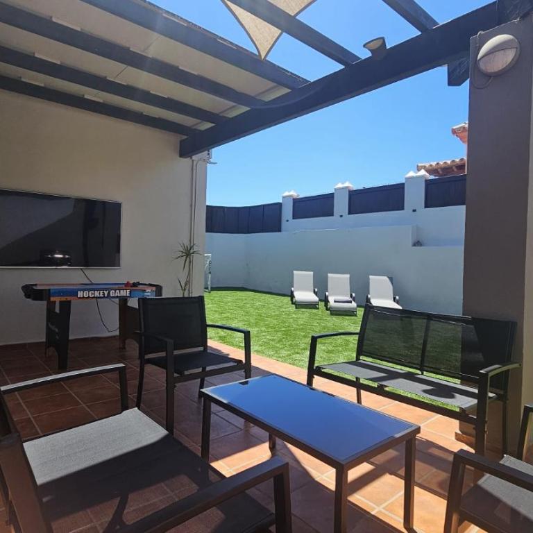 Villa Catherina - Three-Bedroom Villa - 25