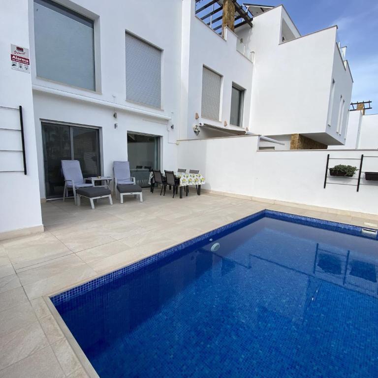 Modern villa in Torrevieja with private pool - Casa de 4 dormitorios - 1