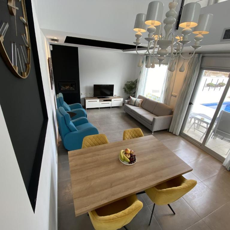 Modern villa in Torrevieja with private pool - Casa de 4 dormitorios - 4