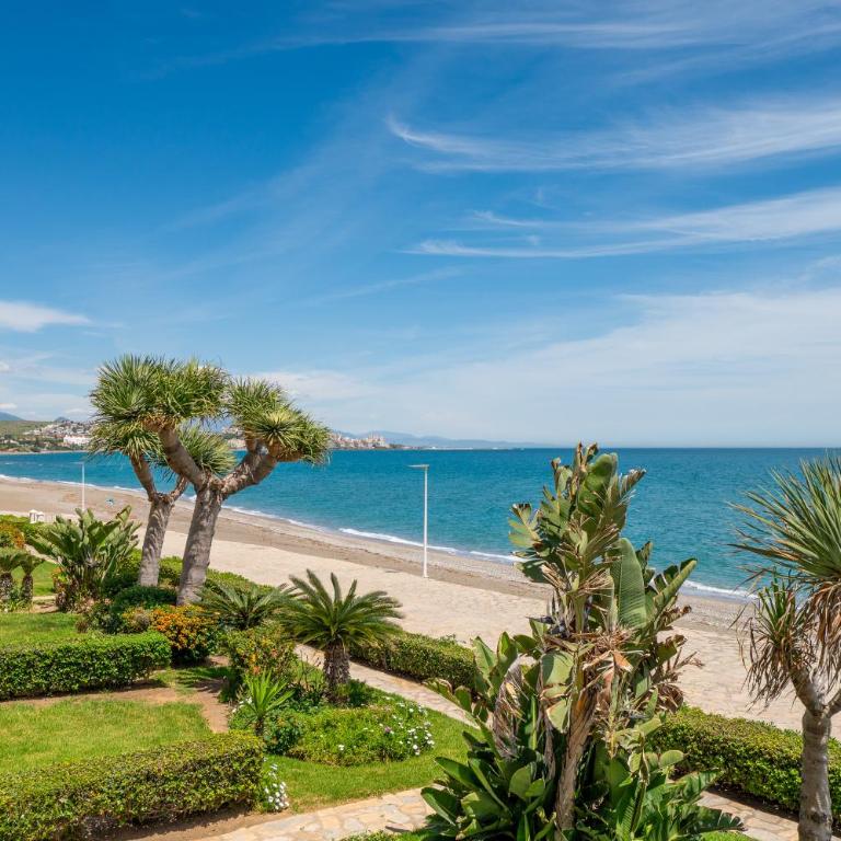 Golden Sunrise Beach Estepona Playa del Moral - Apartamento de 3 dormitorios - 2