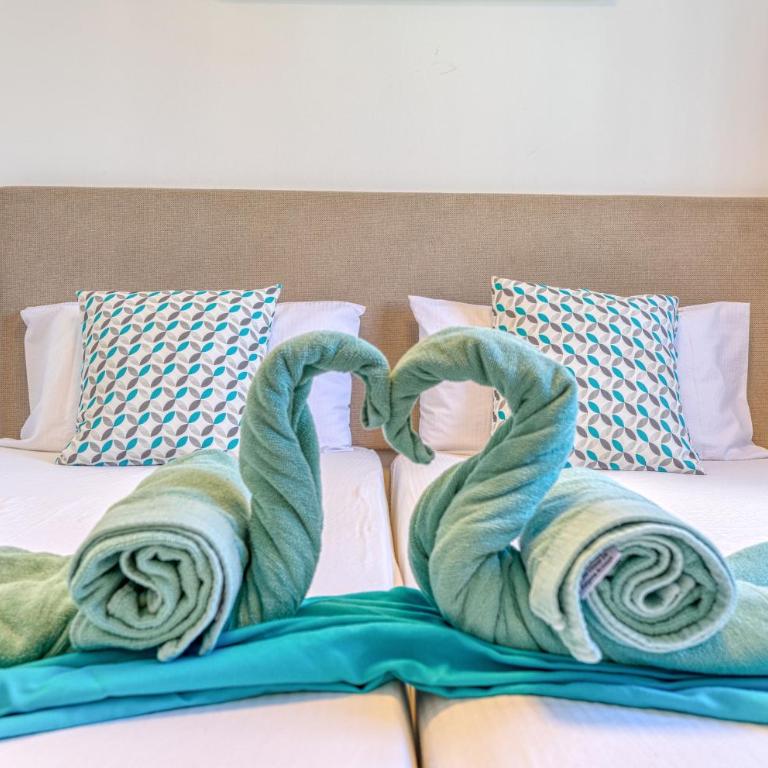 RT-Las Brisas - Two-Bedroom Bungalow - 16