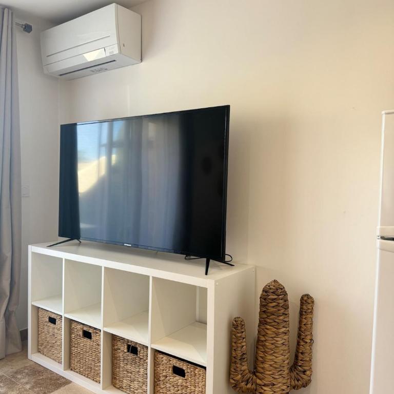 LE TERRACOTTA COTE D'AZUR - Proche PLAGE - Terrasse & Confort - CLIM - Parking et Wifi Gratuit- OFFRE SPECIALE - One-Bedroom Apartment - 21