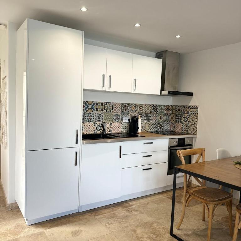 LE TERRACOTTA COTE D'AZUR - Proche PLAGE - Terrasse & Confort - CLIM - Parking et Wifi Gratuit- OFFRE SPECIALE - One-Bedroom Apartment - 18