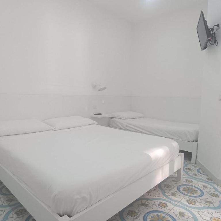 B & Beach - Camera Tripla Deluxe con Vista Mare - 4