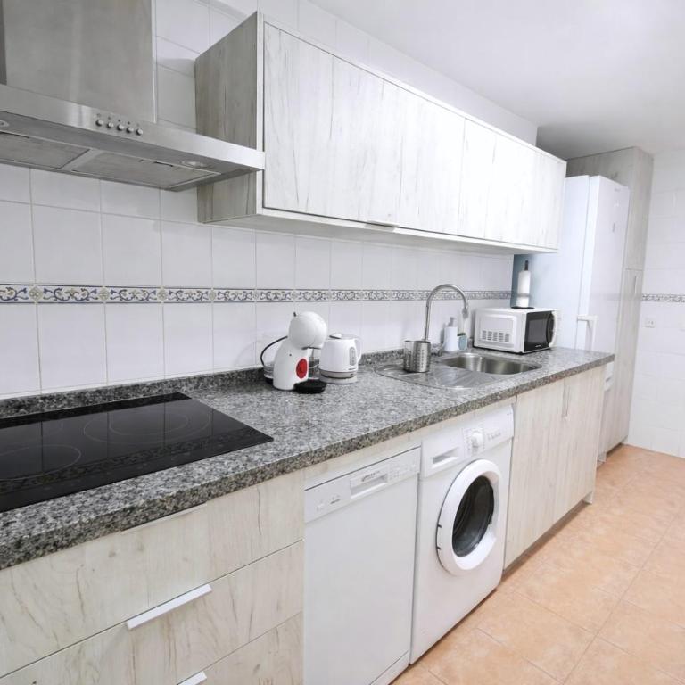 Moderno Piso céntrico 3 habitaciones junto al Mar - Apartamento de 3 dormitorios - 6