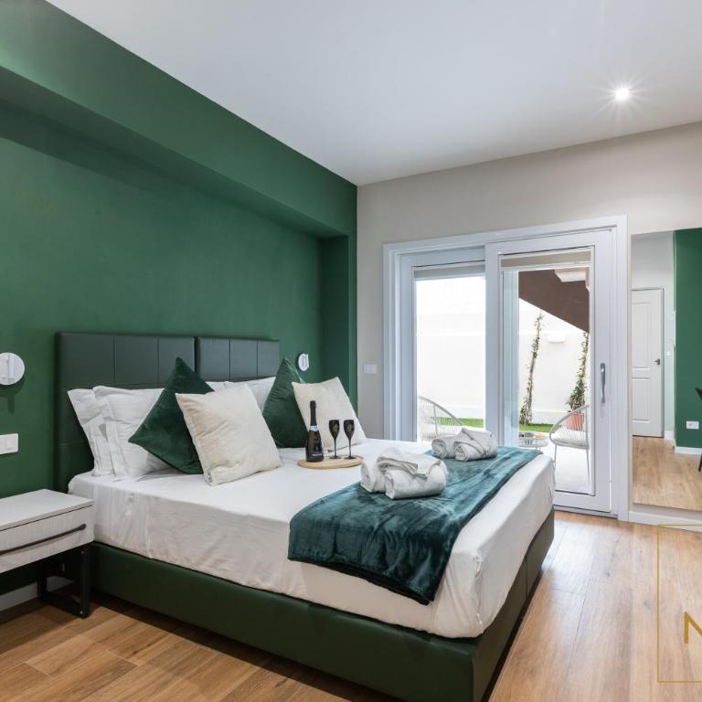 Nina Rooms Guesthouse - Seaview, luxury design, private patio, A-C - Camera King - 31