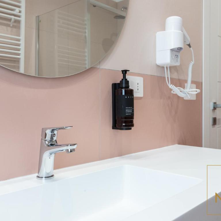 Nina Rooms Guesthouse - Seaview, luxury design, private patio, A-C - Camera Deluxe - 13