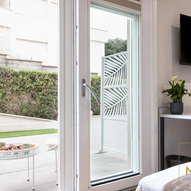 Nina Rooms Guesthouse - Seaview, luxury design, private patio, A-C - Camera Deluxe - 7