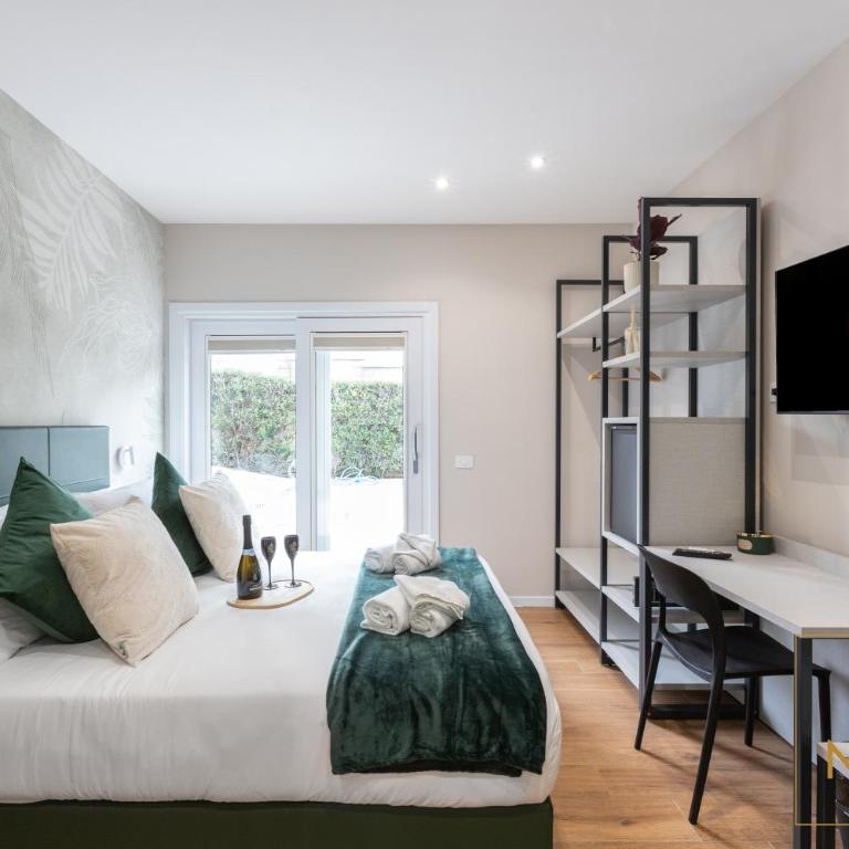 Nina Rooms Guesthouse - Seaview, luxury design, private patio, A-C - Camera Queen - 2