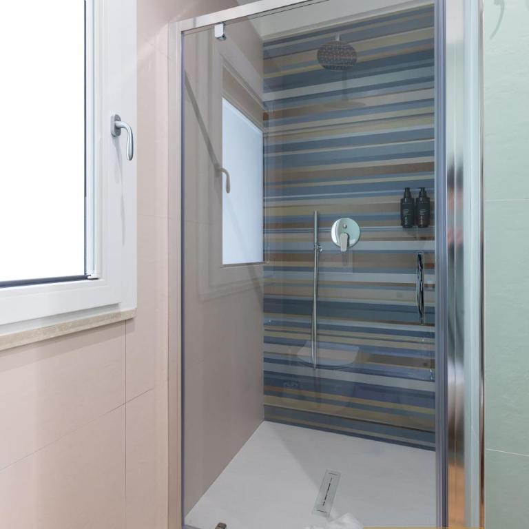 Nina Rooms Guesthouse - Seaview, luxury design, private patio, A-C - Camera Queen - 14