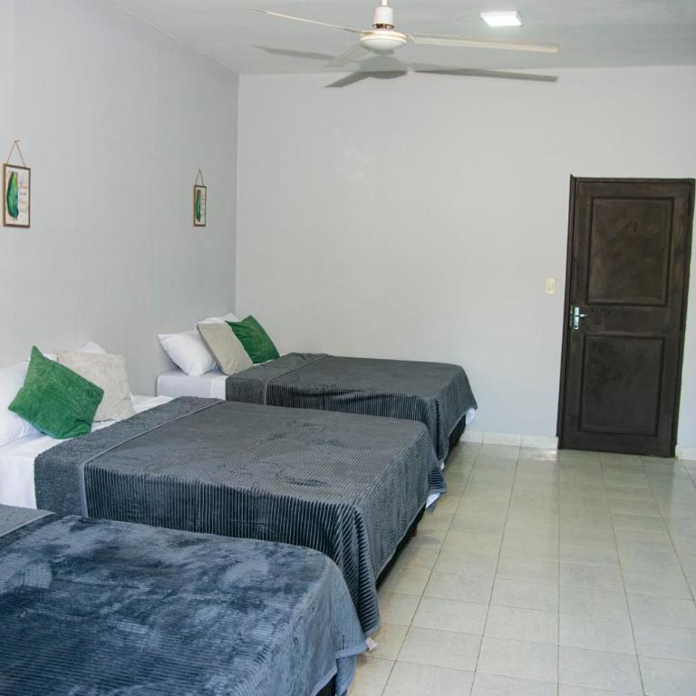 GuestHouse Encanto del Centro - Three-Bedroom Apartment with Balcony - 7