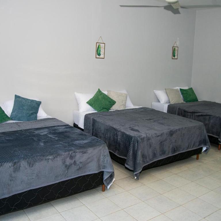 GuestHouse Encanto del Centro - Three-Bedroom Apartment with Balcony - 9