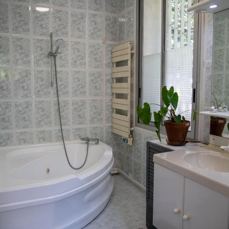 Villa Olive Nature and Calanques - Three-Bedroom Apartment with View - 17