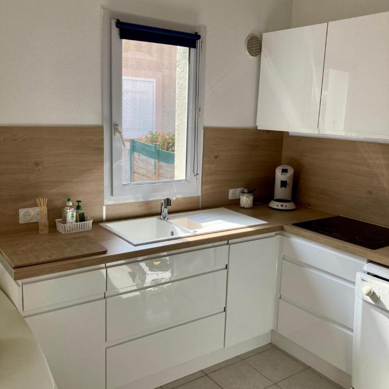 Maison proche plage 2 chambres - terrasse - Two-Bedroom House - 5
