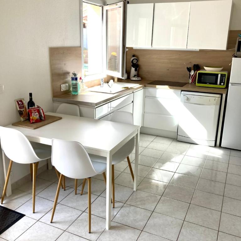 Maison proche plage 2 chambres - terrasse - Two-Bedroom House - 6