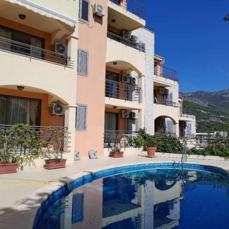 Becici Sunset with a pool - Three-Bedroom Apartment - 1