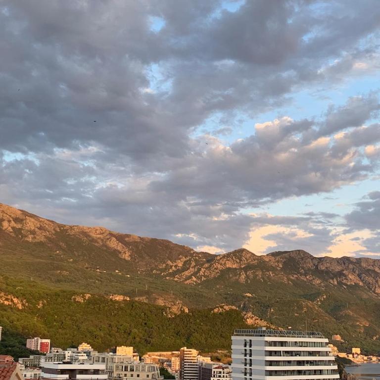 Becici Sunset with a pool - Three-Bedroom Apartment - 3