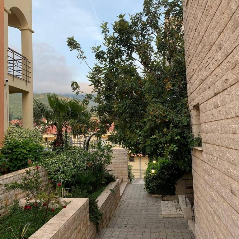 Becici Sunset with a pool - Three-Bedroom Apartment - 13