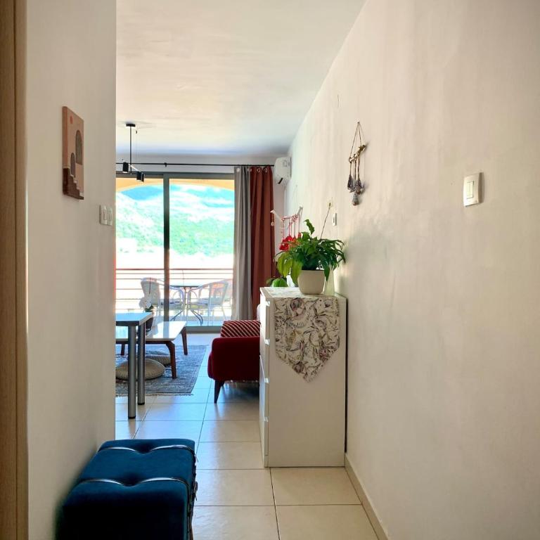 Becici Sunset with a pool - Three-Bedroom Apartment - 17