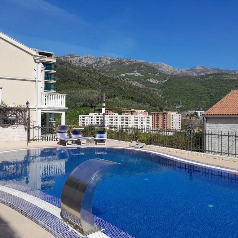 Becici Sunset with a pool - Three-Bedroom Apartment - 18