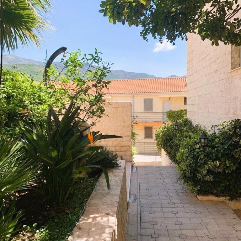 Becici Sunset with a pool - Three-Bedroom Apartment - 20