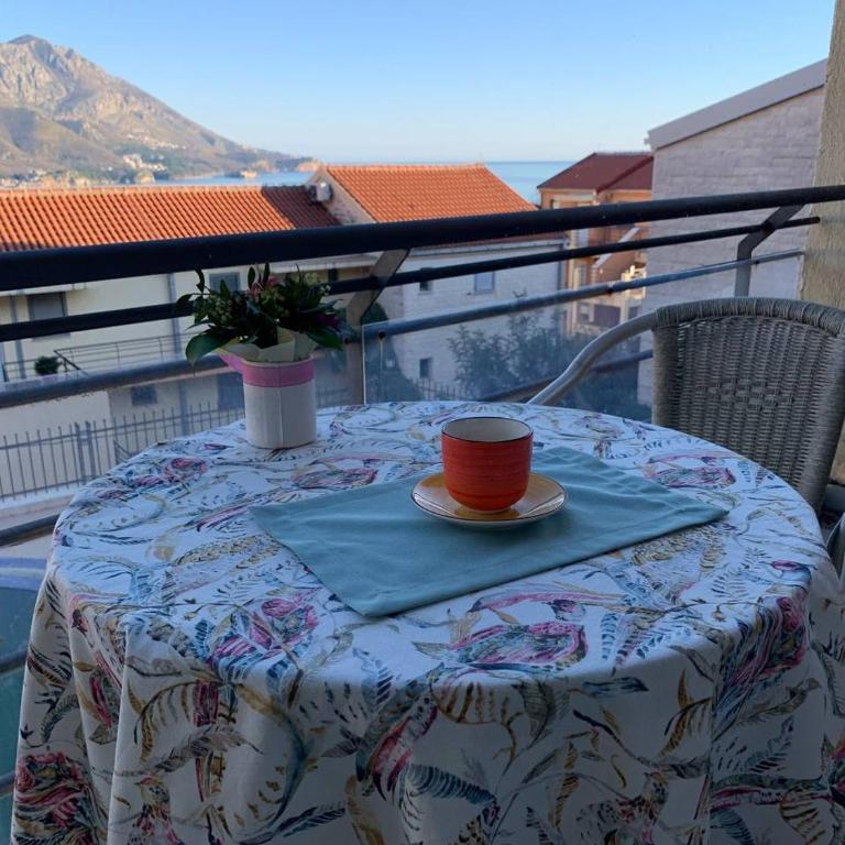 Becici Sunset with a pool - Three-Bedroom Apartment - 26