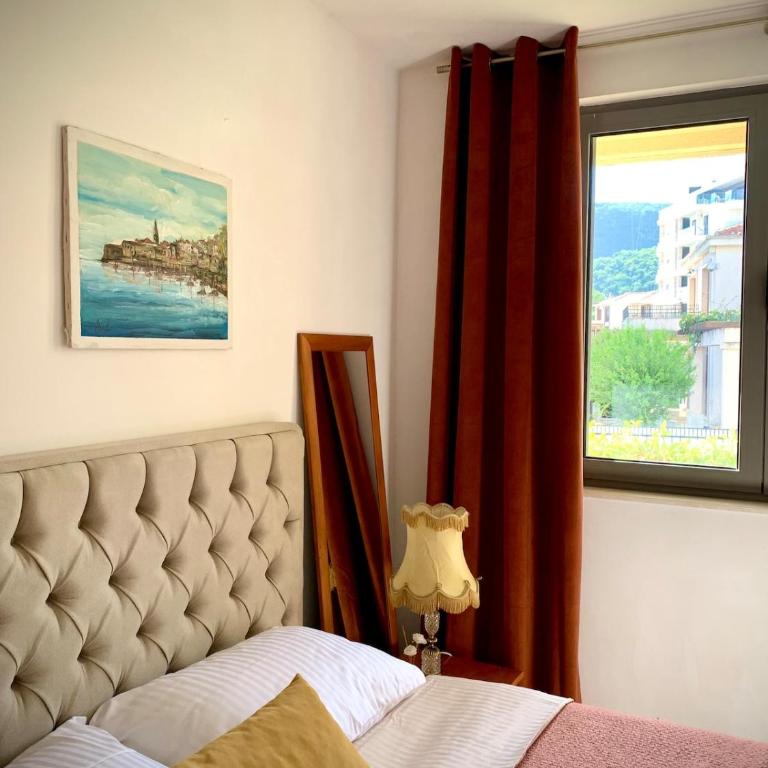 Becici Sunset with a pool - Three-Bedroom Apartment - 27
