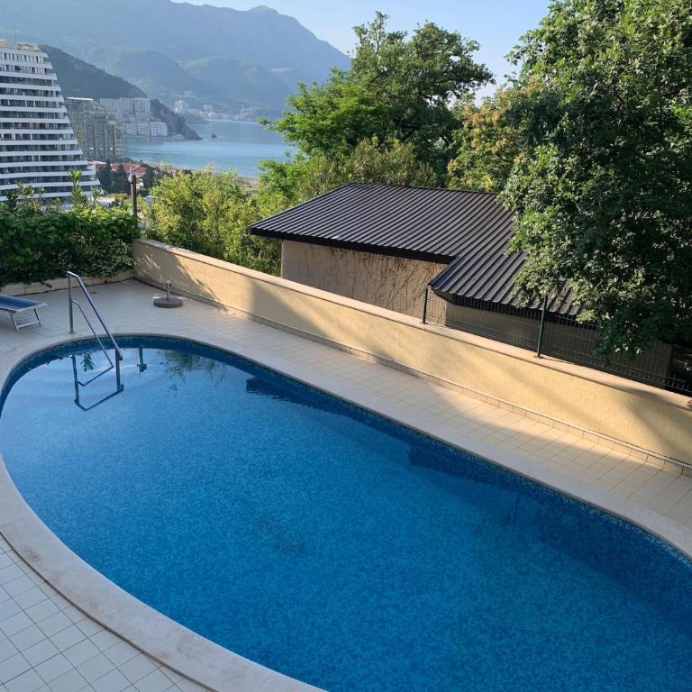 Becici Sunset with a pool - Three-Bedroom Apartment - 29