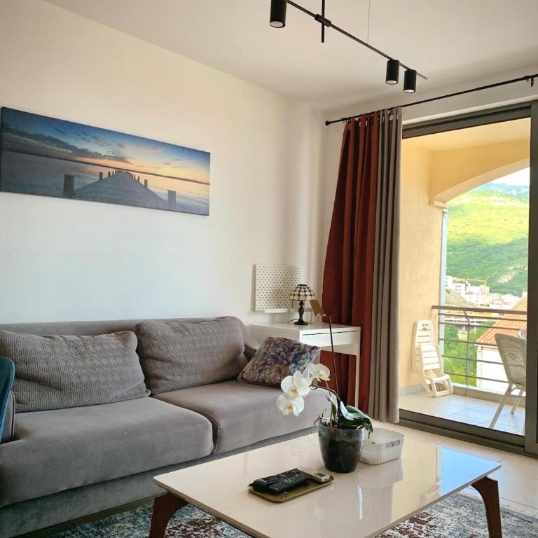 Becici Sunset with a pool - Three-Bedroom Apartment - 43