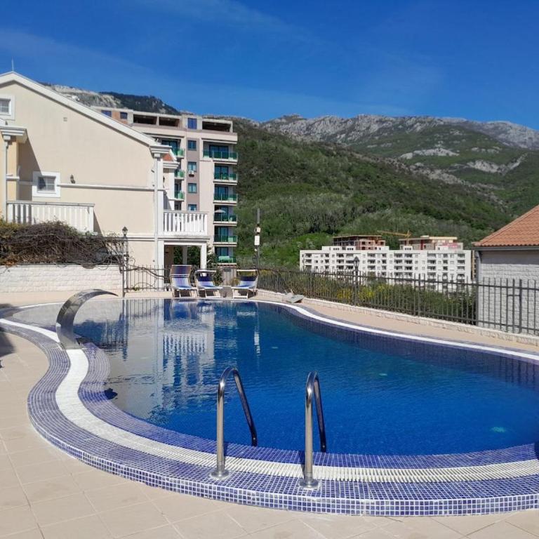 Becici Sunset with a pool - Three-Bedroom Apartment - 59