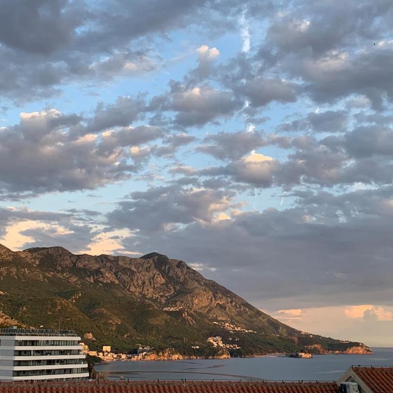 Becici Sunset with a pool - Three-Bedroom Apartment - 61